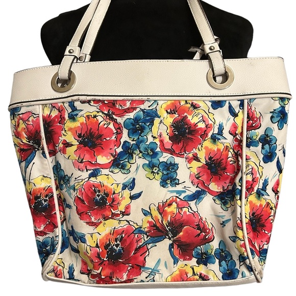 Pretty large white Style & Co floral bag/ purse. Great used condition - Picture 2 of 5